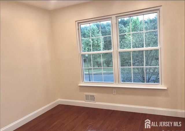1 Mochen Court, Sayreville, NJ 08872