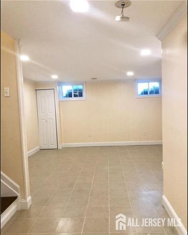 1 Mochen Court, Sayreville, NJ 08872