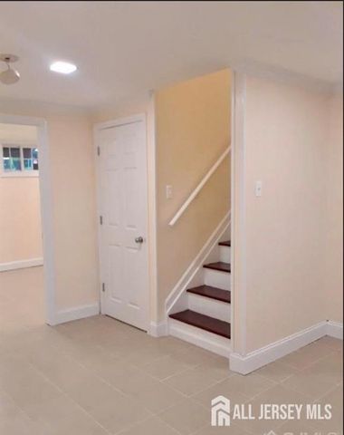 1 Mochen Court, Sayreville, NJ 08872