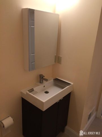 1 Mochen Court, Sayreville, NJ 08872