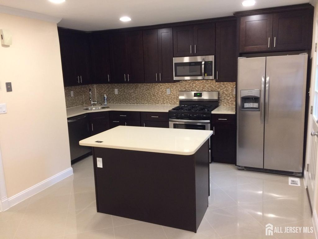 1 Mochen Court, Sayreville, NJ 08872
