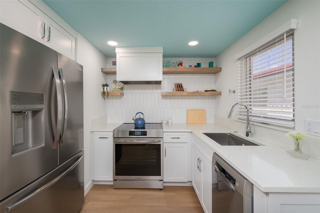 Image 13 of property listing at 6154 MIDNIGHT PASS ROAD A13, Sarasota, FL 34242