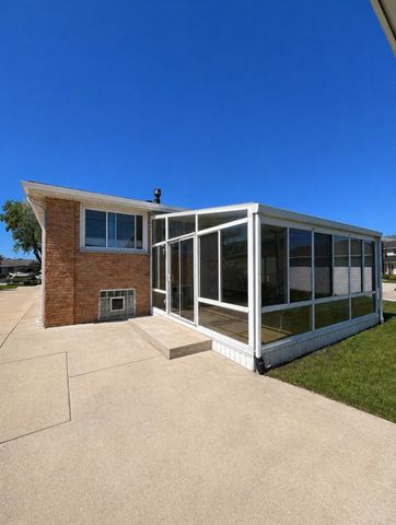 8405 Melvina Avenue, Burbank, IL 60459