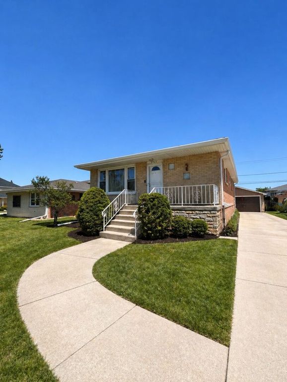 8405 Melvina Avenue, Burbank, IL 60459