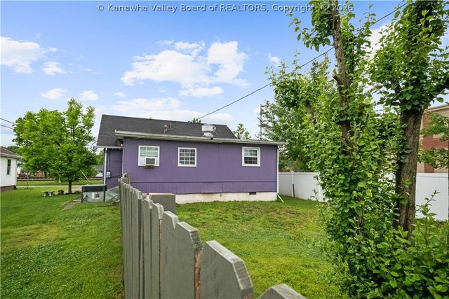 218 3rd Avenue, St Albans, WV 25177