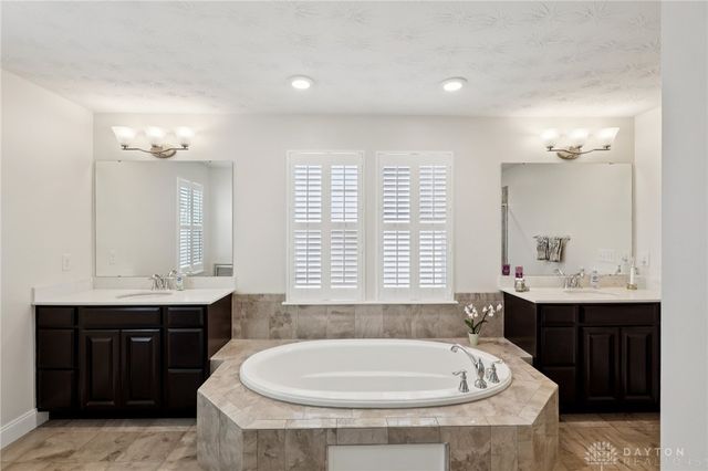 10276 Benjamin Way, Centerville, OH 45458