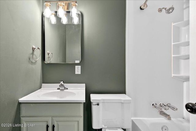 2000 Bartholomew Dr, Louisville, KY 40218