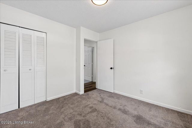 2000 Bartholomew Dr, Louisville, KY 40218