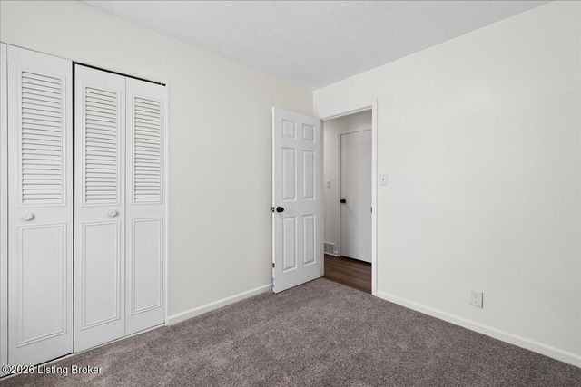 2000 Bartholomew Dr, Louisville, KY 40218