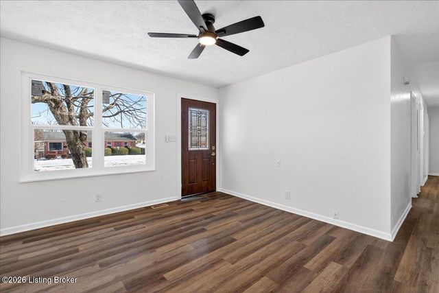 2000 Bartholomew Dr, Louisville, KY 40218