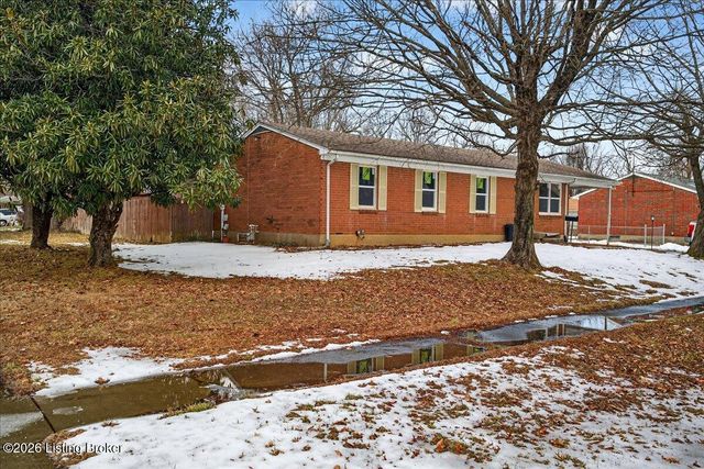 2000 Bartholomew Dr, Louisville, KY 40218