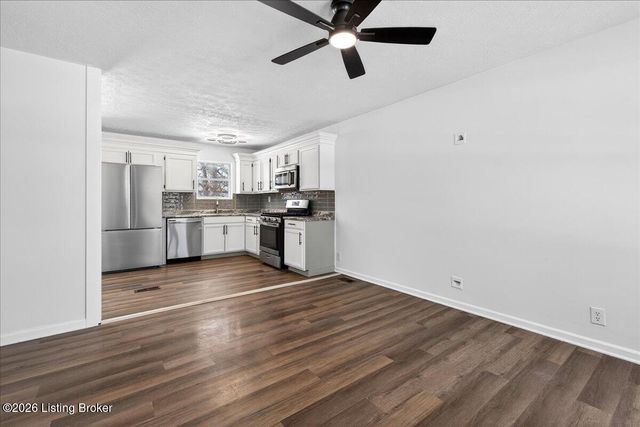 2000 Bartholomew Dr, Louisville, KY 40218