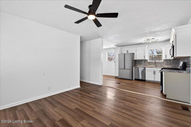 2000 Bartholomew Dr, Louisville, KY 40218