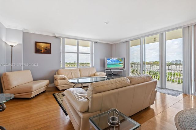 1 Las Olas Circle 809, Fort Lauderdale, FL 33316
