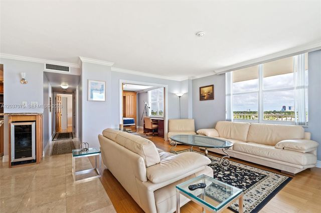 1 Las Olas Circle 809, Fort Lauderdale, FL 33316