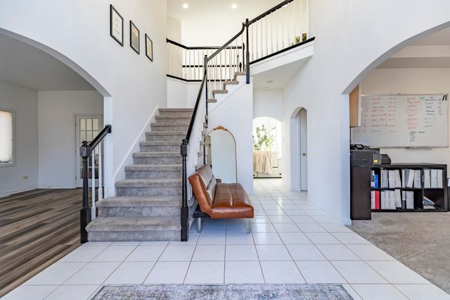 5037 E 70th Avenue, Schererville, IN 46375