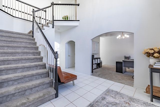 5037 E 70th Avenue, Schererville, IN 46375