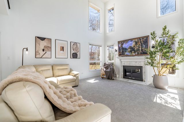 5037 E 70th Avenue, Schererville, IN 46375