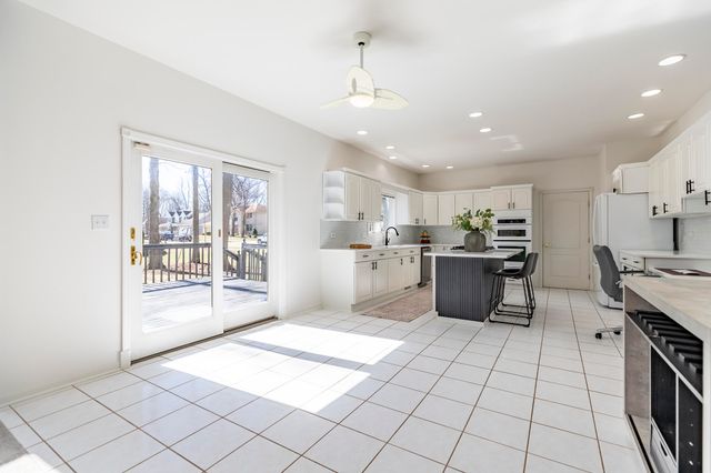 5037 E 70th Avenue, Schererville, IN 46375