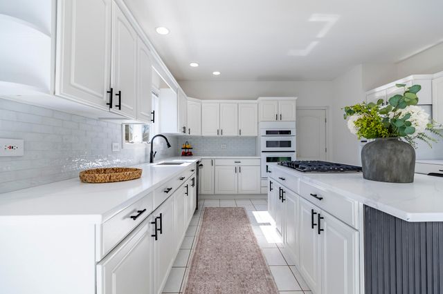 5037 E 70th Avenue, Schererville, IN 46375