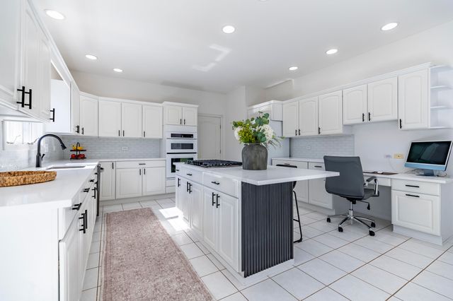 5037 E 70th Avenue, Schererville, IN 46375