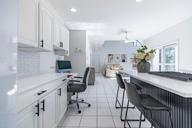 5037 E 70th Avenue, Schererville, IN 46375