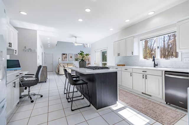 5037 E 70th Avenue, Schererville, IN 46375