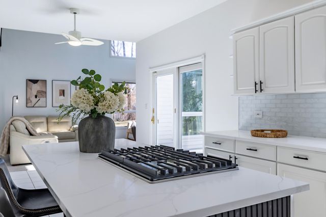 5037 E 70th Avenue, Schererville, IN 46375