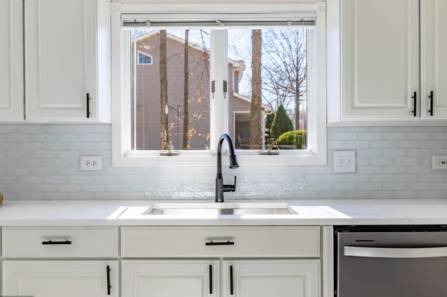 5037 E 70th Avenue, Schererville, IN 46375