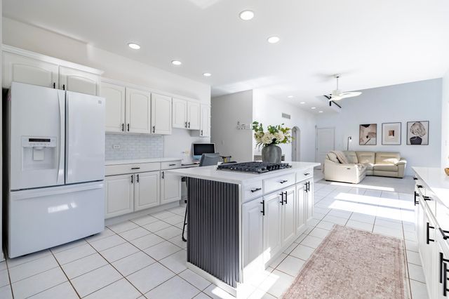 5037 E 70th Avenue, Schererville, IN 46375