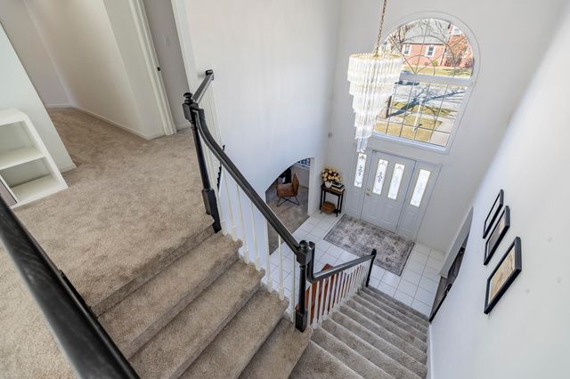 5037 E 70th Avenue, Schererville, IN 46375