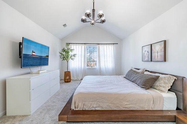 5037 E 70th Avenue, Schererville, IN 46375