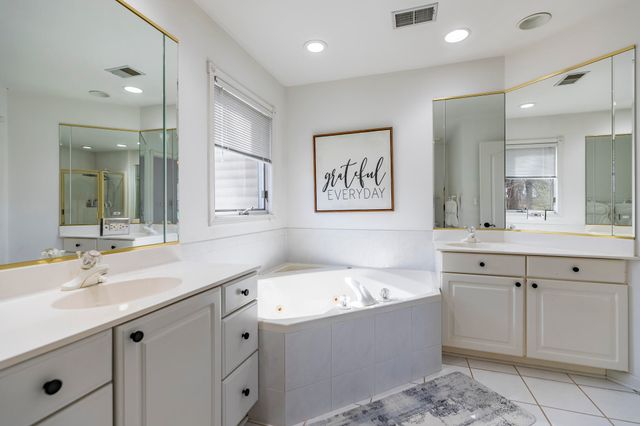 5037 E 70th Avenue, Schererville, IN 46375