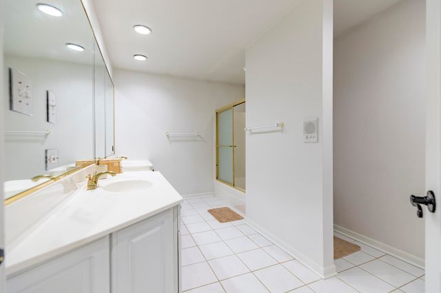 5037 E 70th Avenue, Schererville, IN 46375