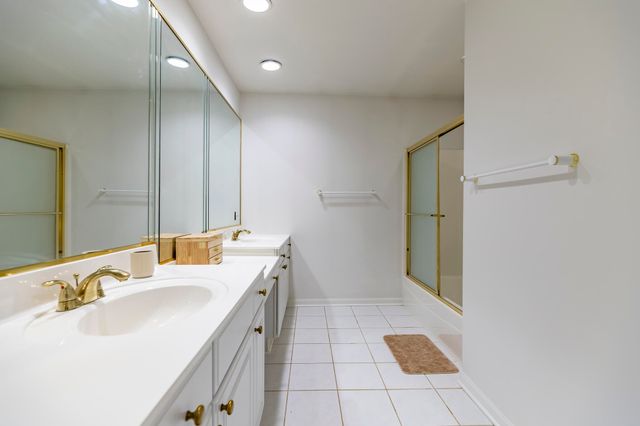 5037 E 70th Avenue, Schererville, IN 46375