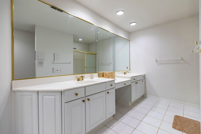 5037 E 70th Avenue, Schererville, IN 46375