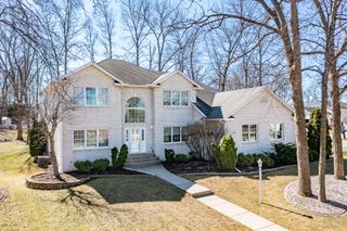 5037 E 70th Avenue, Schererville, IN 46375