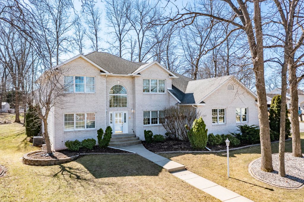 5037 E 70th Avenue, Schererville, IN 46375