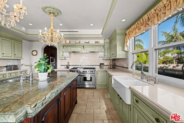 1575 Alexis Place, Beverly Hills, CA 90210