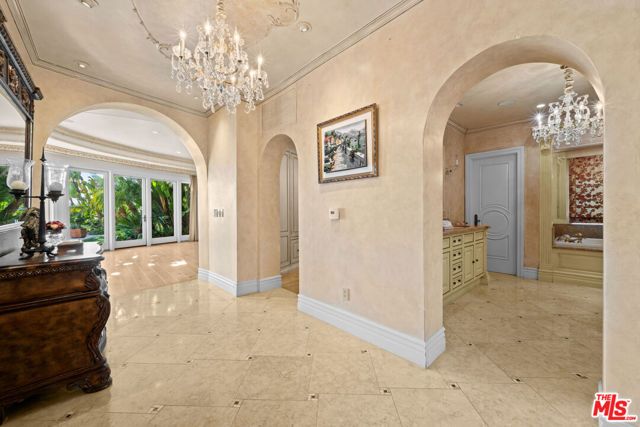 1575 Alexis Place, Beverly Hills, CA 90210