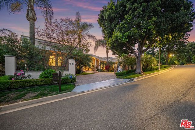 1575 Alexis Place, Beverly Hills, CA 90210