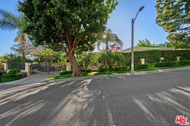 1575 Alexis Place, Beverly Hills, CA 90210