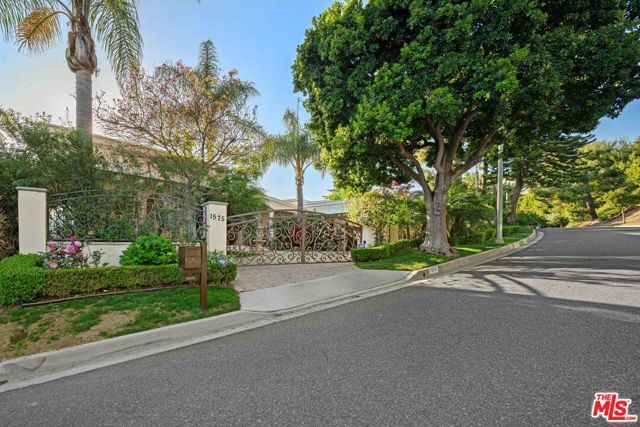 1575 Alexis Place, Beverly Hills, CA 90210