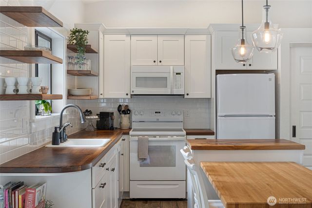 42 Kingfisher Lane, Friday Harbor, WA 98250