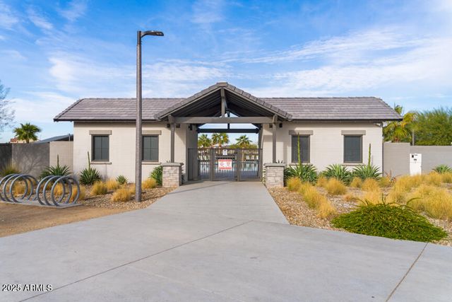 8855 W OREGON Avenue, Glendale, AZ 85305