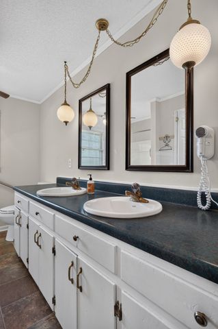 687 Dan Jones Rd, Mcminnville, TN 37110