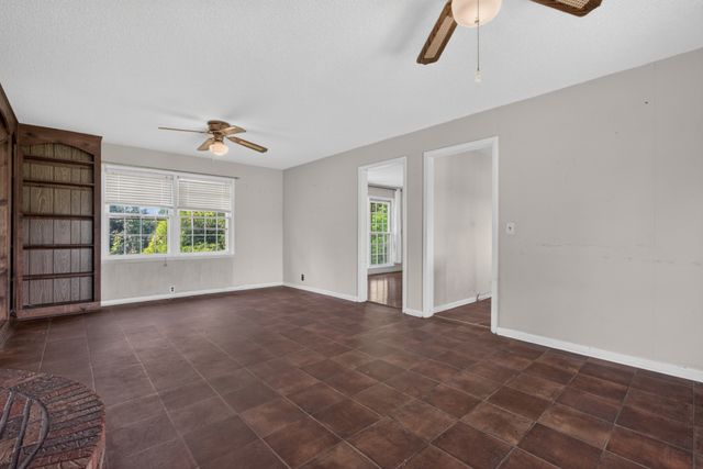 687 Dan Jones Rd, Mcminnville, TN 37110