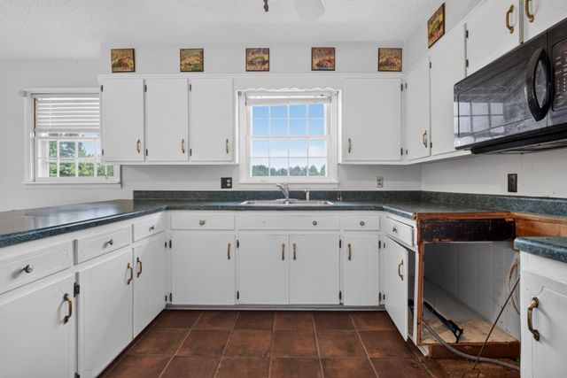 687 Dan Jones Rd, Mcminnville, TN 37110