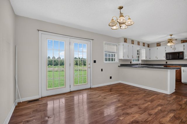 687 Dan Jones Rd, Mcminnville, TN 37110