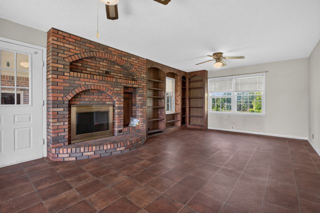 687 Dan Jones Rd, Mcminnville, TN 37110